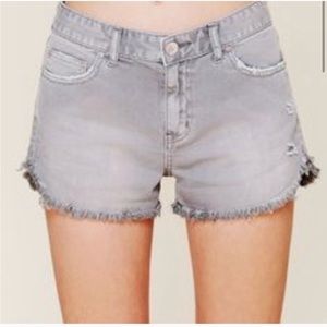 FREE PEOPLE dolphin hem frayed raw hem gray bleached tie dye denim shorts Sz 29